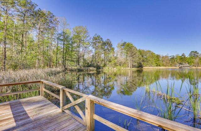 'Lucky 8 Lake House' in Bainbridge w/Private Dock
