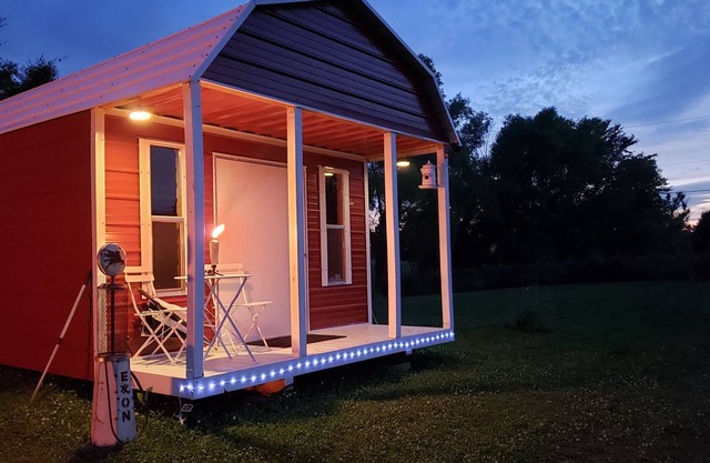 Lucky H&W Farm Hatchery Cabin