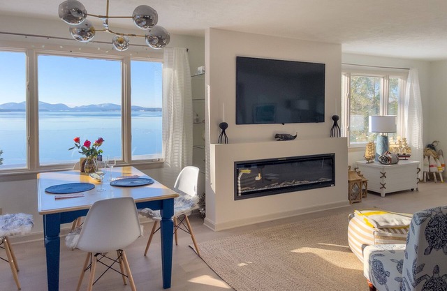 Lucky Stone Retreat - private beach & Acadia view