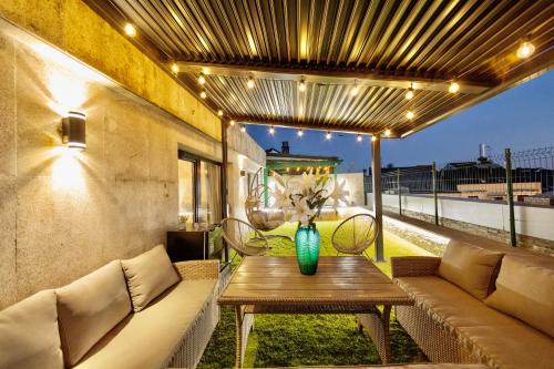 Lucus Skyline & Terrace by Lugo Collection