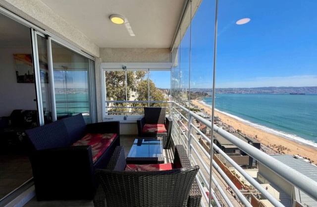 Luminous Oceanview apartment in the exclusive Reñaca's sector 5 and away from urban noise!
