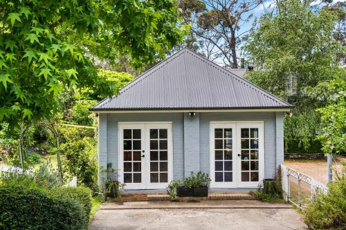 Lush and Charming Country Escape, Stunning Gardens