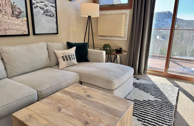 Lutsen Mtn Condo Ski in Ski out Pool Hot Tub Fitness