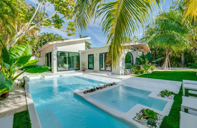 Luum at the Shore-3 bedroom/2 bathroom Luxury Oasis on AMI