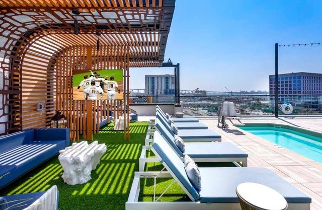 Lux Apt with Rooftop pool by Petco Park and Convention center 41