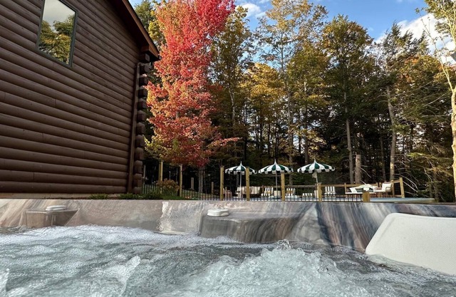 Lux Chalet-Ski View. 2 Fireplaces. Pool. Hot Tub. Sauna. Pizza Oven