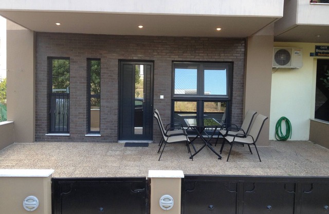LUX coastal groundfloor apt 30 mins from the center of Thessaloniki