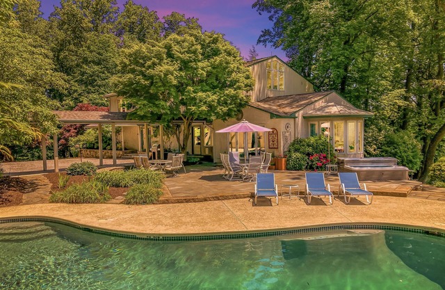 Lux Escape w/Pool, Hot Tub & Sprawling Great Room - Built for XL Groups!