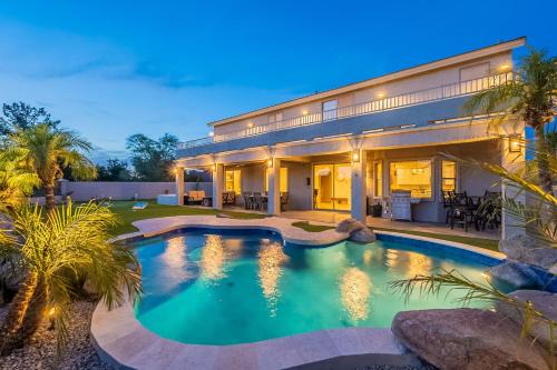 Lux Golf Course Oasis Pool, Putt-putt & 4 Kings!