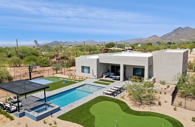 Lux Home + Heated Pool + Spa + Golf Sim + Basketball Court