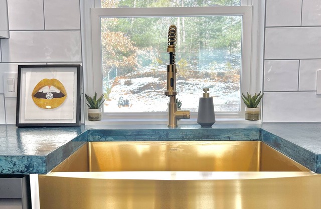 LUX Lake-house + Pool near BOSTON 4bed2bath* ComplimentaryParking* Wifi*Lakeview