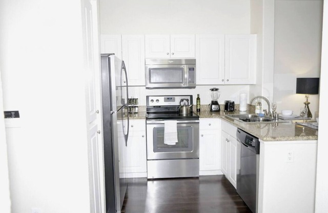 Lux LBC-Downtown! Cozy! Walk to major attractions!