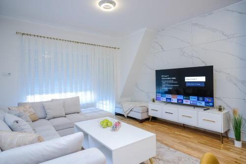 Lux Sara Apartments