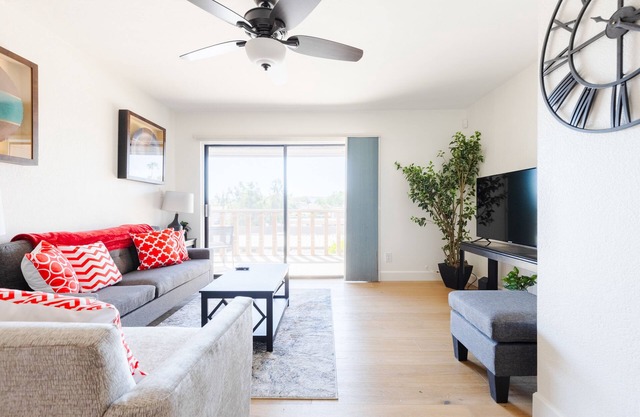 Luxe 2BR/2BA/Covered Parking