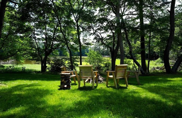 Luxe 2BR Cabin with Deck and Creek View - Working Farm