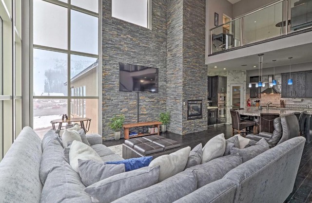 Luxe Brian Head Escape with Hot Tub and Mtn Views