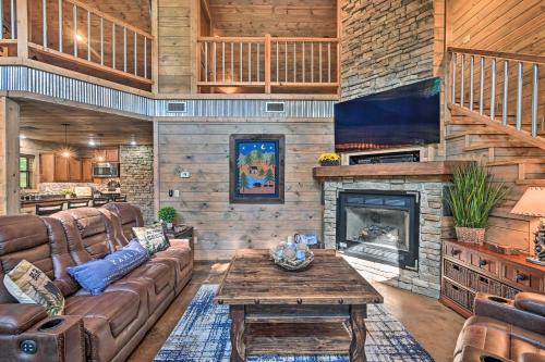 Luxe Broken Bow Cabin with Tesla Charging Station