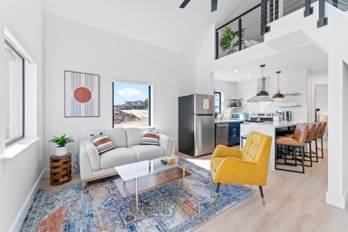 Luxe Desert Tiny Home Glamping - Near Grand Canyon South Rim