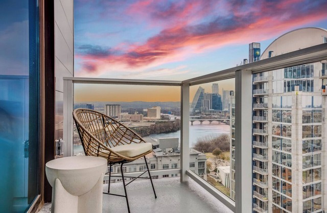 Luxe Downtown Austin Condo | 1BR Suite | Natiivo