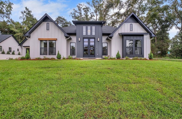 Luxe Downtown Modern Sleeps 10