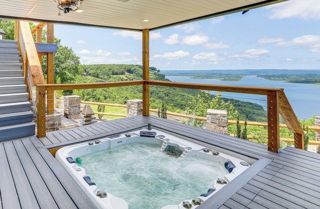 Luxe Home w/Panoramic Greers Ferry Lake Views