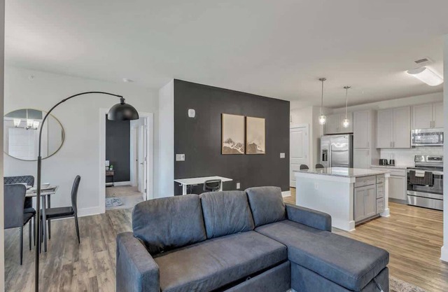 Luxe King 3BR Suite Mins to Downtown Durham!