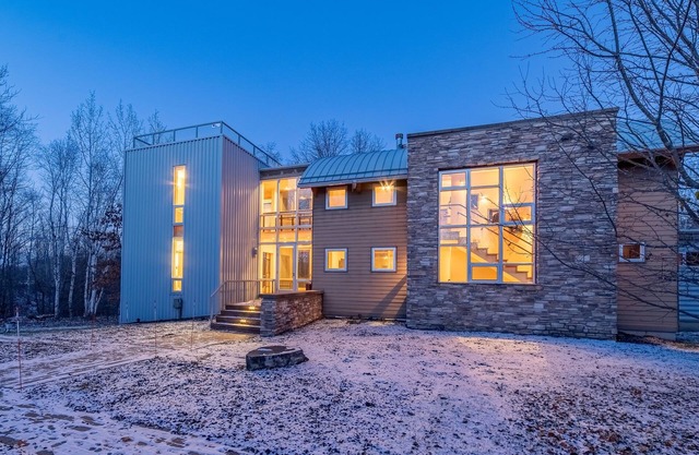 Luxe Lakefront Estate near Minneapolis, Hot Tub, Sauna, Kayaks, Sleeps up to 20
