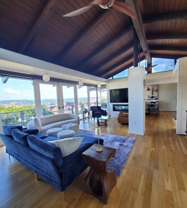 Luxe Mt Adams Lookout