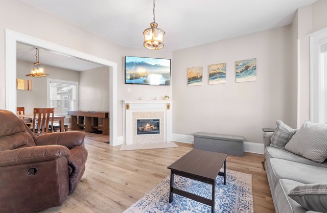 Luxe Ohio City Townhome only minutes to stadium!