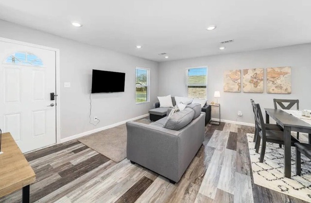 Luxe Private Dallas Getaway Minutes from Downtown!