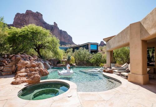 LUXE - Red Rock - Pool & Spa - In Paradise Valley
