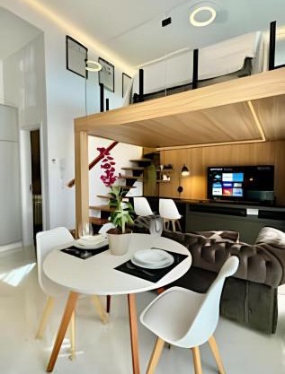 Luxuoso Loft com Garagem, Ar cond. Jacuzzi e Wifi