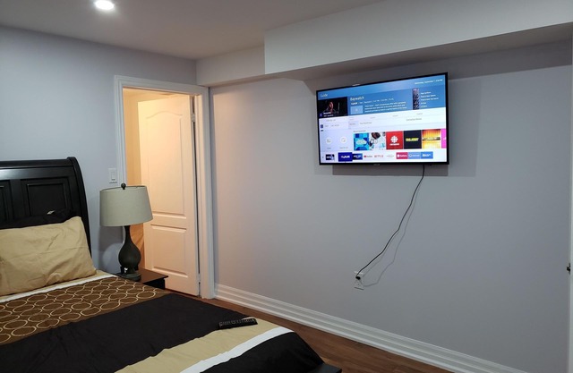Luxurious 1BR+1BA Apt., Modern, Bright, w. parking