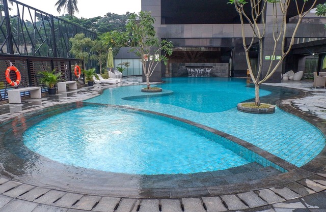 Luxurious 1BR @ L'Avenue Apartment near Sampoerna Universitas