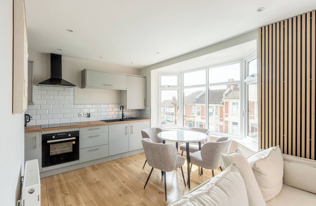 Luxurious 2-Bed Flat/Home Away From Home nn