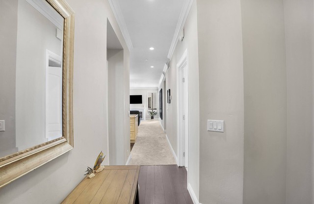 Luxurious 2 bedroom/2 full bath condo in Mission Valley West!t