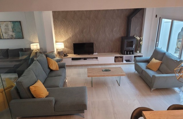 Luxurious 3/4 bedroom roof terrace house with Jacuzzi in Centre of Nerja