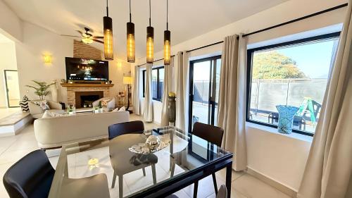 Luxurious 3 Bedroom Retreat in Ajijic - Sleeps up to 6 - Walk to Everything