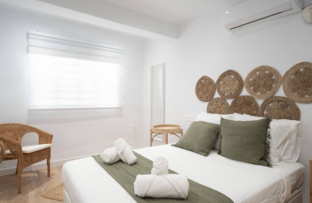 Luxurious 3BR Apt Near Train Station and City Center – Ideal for Families