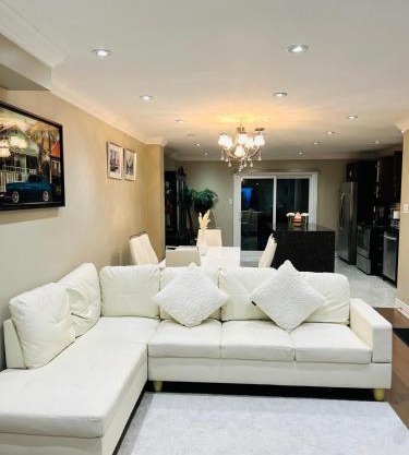 Luxurious 3BR House with Patio