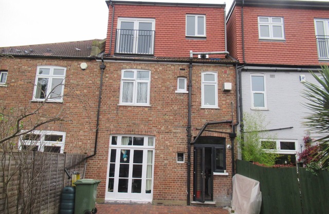 Luxurious 4-bed House in Forest Hill