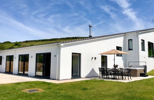 Luxurious 4 Bed Property, All Ensuite, Pet Friendly, Jacuzzi Nearby