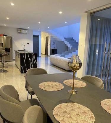 Luxurious 4 Bedroom House With Pool