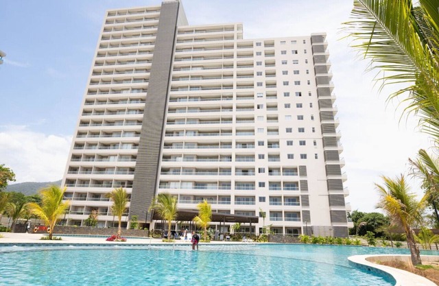 Luxurious apartment with private balcony-pool and beach