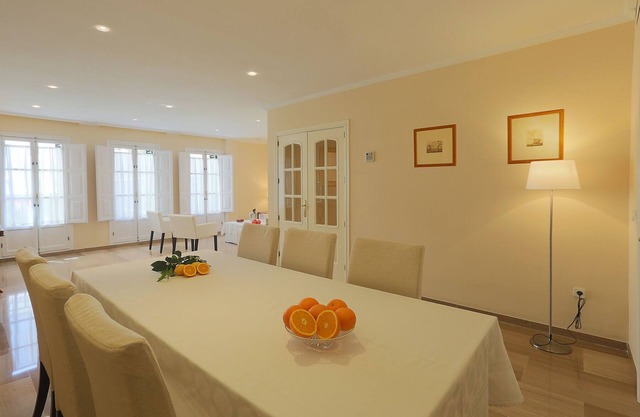 Luxurious Apartment in Epicentro: Parking + Free Wi-Fi, A/C, 3 BR + 3 WC, no noise