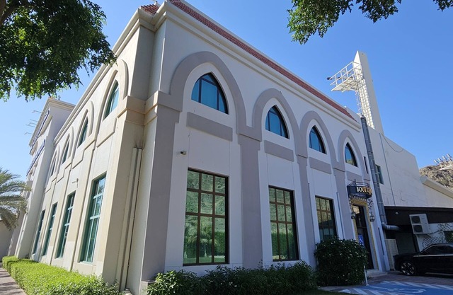 Luxurious boutique hotel with tennis courts in brilliant Fujairah