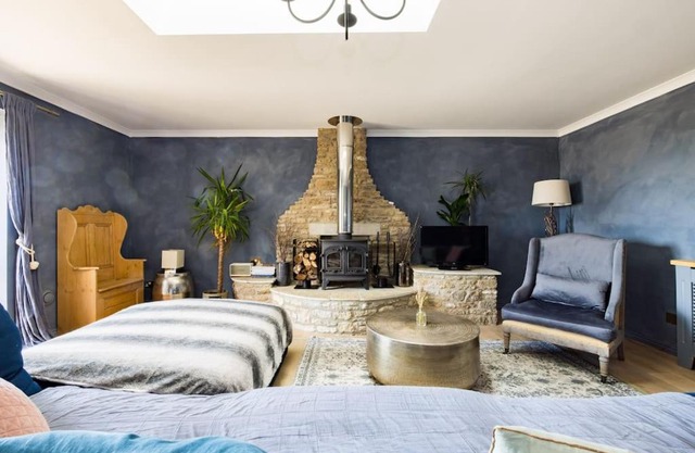 Luxurious Complex: 2 barns together edge of Frome