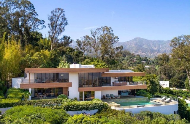 Luxurious Contemporary Home with Spectacular Views