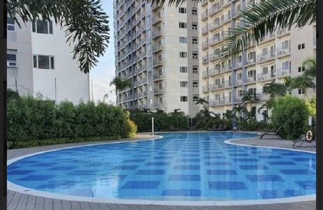 Luxurious, Cool & Comfortable Condo in Las Pinas!