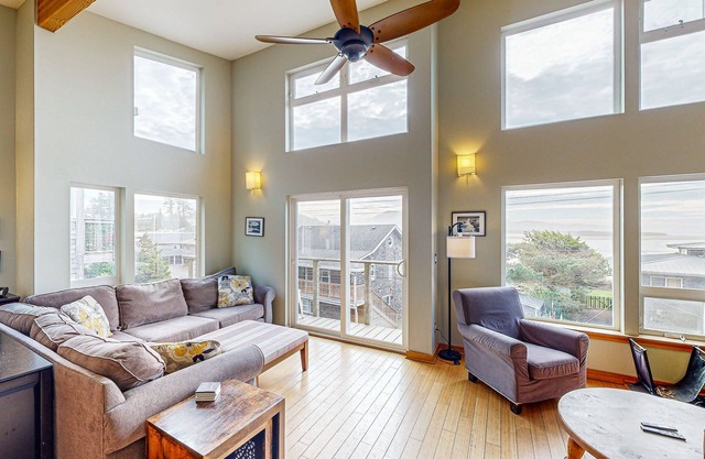 Luxurious Dog-Friendly Home with Ocean Views, Beach Access, and Free WiFi